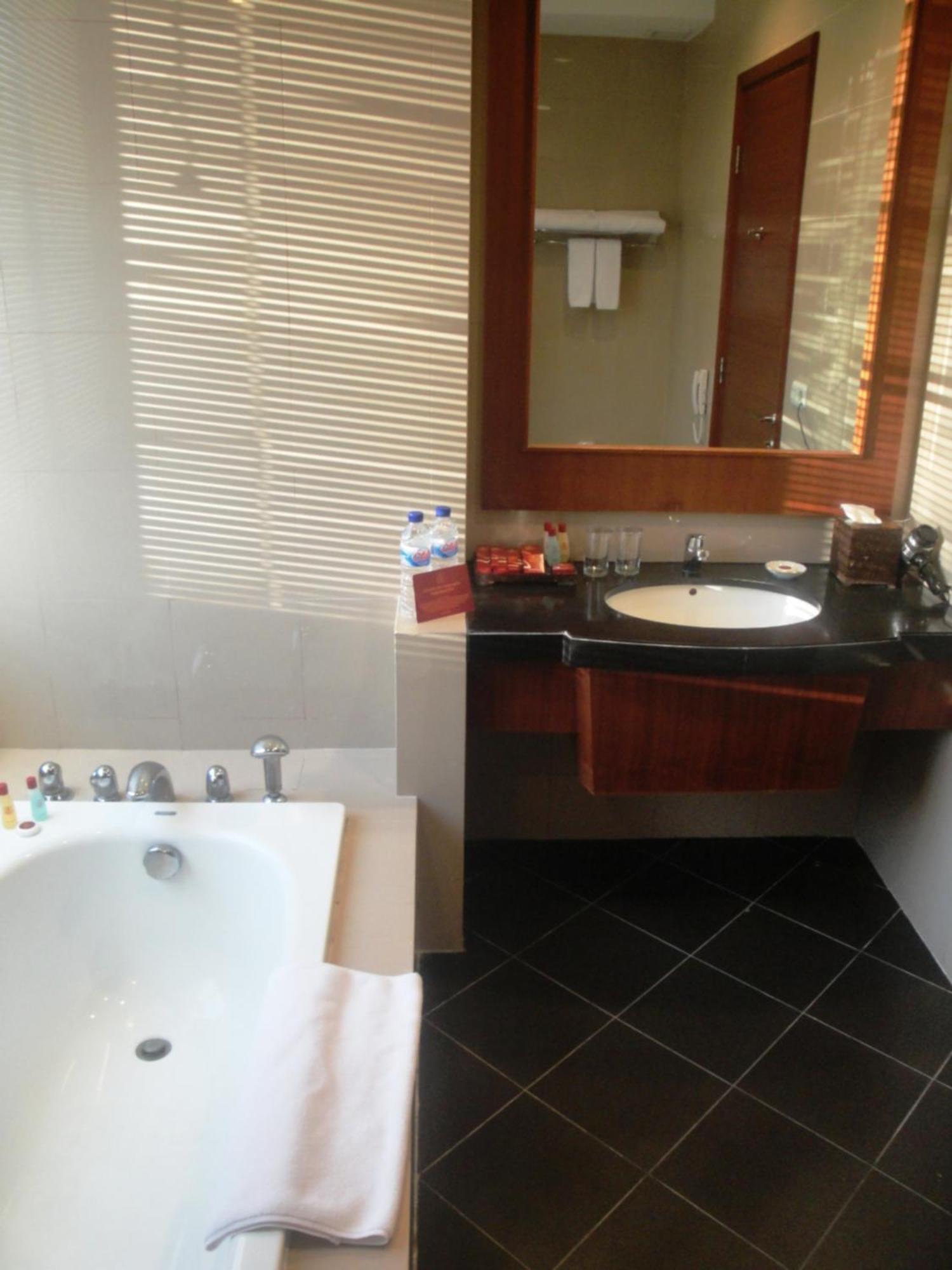 Manado Quality Hotel Exterior foto